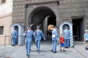 guard-prague-castle-1