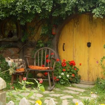 hobbits hole in Hobbiton